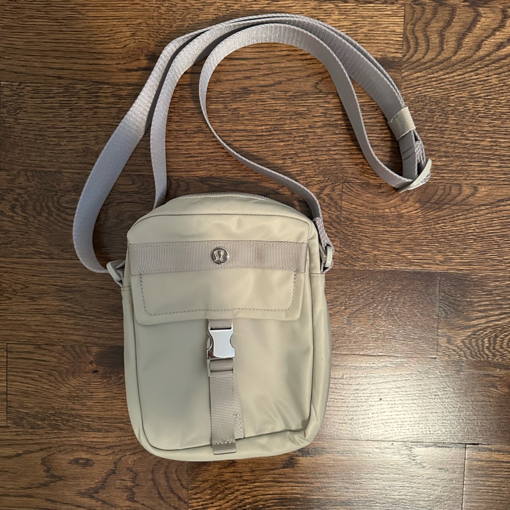 Lululemon wanderlust Crossbody Bag
